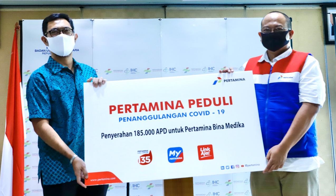  Pertamina  Serahkan APD untuk 70 Rumah  Sakit  BUMN PT 