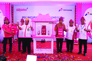 17-Direktur Pemasaran Didampingi VP Domestic Gas Dan GM MOR II Meluncurkan Bright Gas 5,5 Kg Di SPBU Bukit Golf Palembang