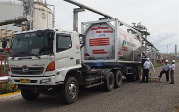 Pertamina _LNG_Trucking