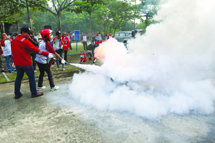 19- RU II Ajarkan APAR, Jurnalis Sumbagsel Berhasil Padamkan Api (2)