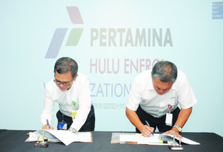 14- PHEPresiden Direktur PAG, Teuku Khaidir Dengan General Manager PHE NSB Dan PHE NSO Adi Harianto Melakukan Penandatanganan Perjanjian (foto 1)
